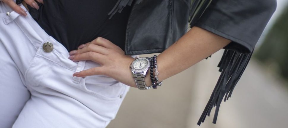 Low waist jeans, also known as low-rise jeans, have become a popular fashion choice for many individuals